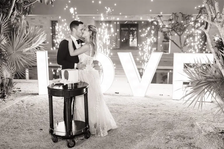 Cake cutting wedding portrait in Secrets Akumal. Cancun Riviera Maya wedding photographer