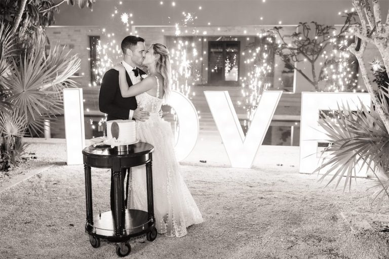Cake cutting wedding portrait in Secrets Akumal. Cancun Riviera Maya wedding photographer